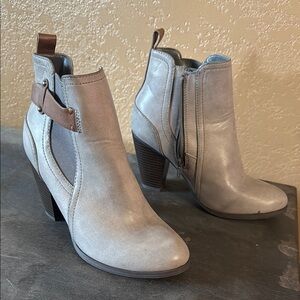 Soda Women's Ankle Boots in Gray
